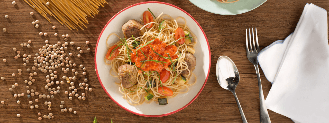 Albóndigas de lentejas con pasta integral