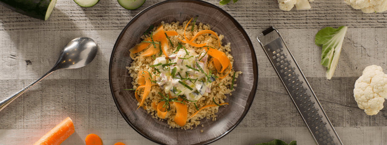 Cuscús de coliflor con salsa de curry