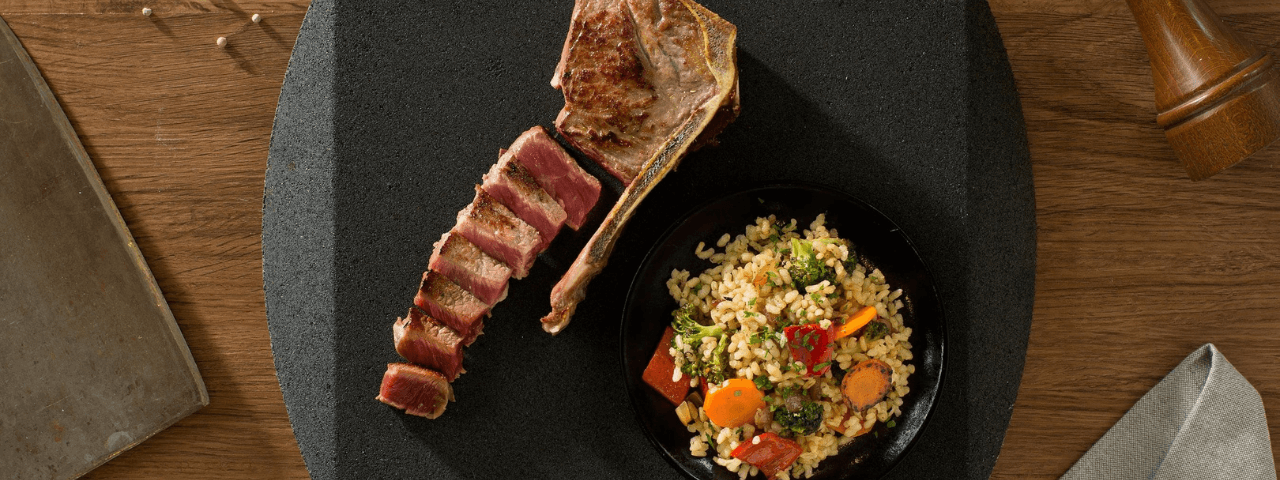 Entrecot y arroz salteado con verduras